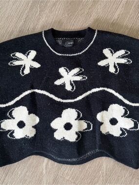 Cider black white floral sweater vest sz L